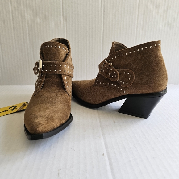 Seven7 Dallas ankle boots size 6 faux suede stud detail buckle western NWT - Picture 1 of 15